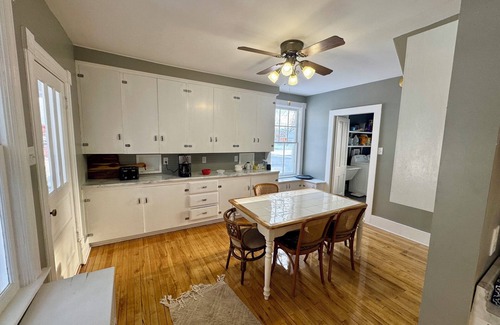 Laurium Haus | Spacious 7-bedroom house with WiFi, Garage, Sauna, and AC in amazing Calumet
