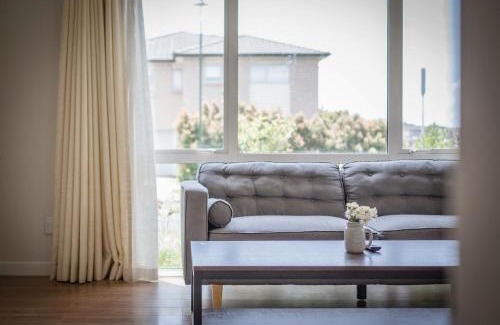 Flat Bush Haus | Spacious 7 BRs 4 BHs house on Longhorn, Flat Bush