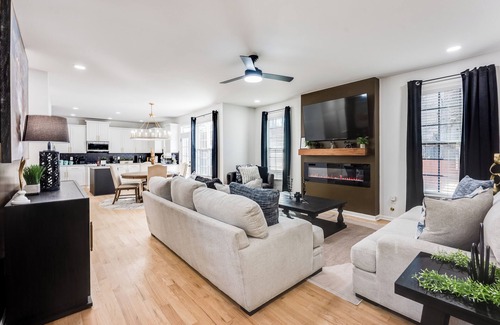 Southwestern Haus | Spacious 8-bedroom house with WiFi and AC in marvelous Atlanta