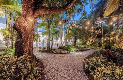 Plantation Haus | Spacious 9-bedroom house SLEEPS 20!!! Large groups welcome