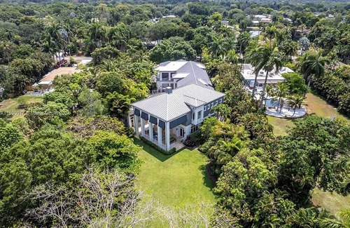 Plantation Haus | Spacious 9-bedroom house SLEEPS 20!!! Large groups welcome