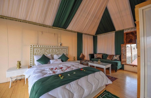 Gueliz Kabine | Spacious 9-bedroom lodge in enchanting Marrakech with WiFi, AC