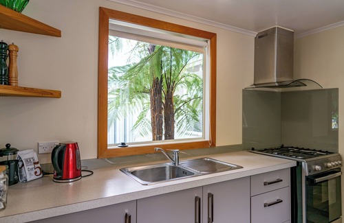 Palmerston North Haus | Spacious Accommodation Ideal for Contractors, Remote Workers, or Group Travel.