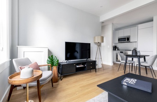 Brighton Wohnung | Spacious Allston 2BR w/ W/D in basement