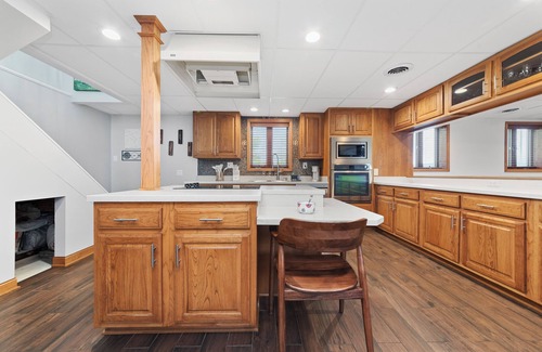 Fox Valley Haus | Spacious and family friendly getaway. 8 mins from Chicago Premium Outlet Mall.