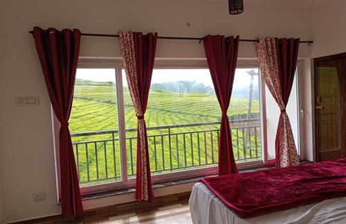 West Mere Haus | Spacious and serene space with Tea Estate view from every room.