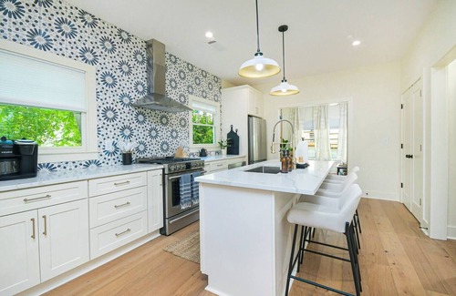 East Side Haus | Spacious and stylish 2BR 2.5Bath nestled in the vibrant Grant Park neighborhood