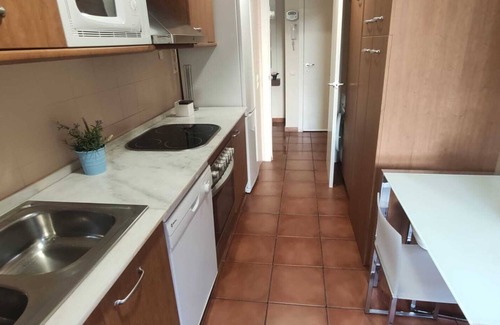 Calafat Wohnung | Spacious apartment overlooking the community pool. Ideal for children.