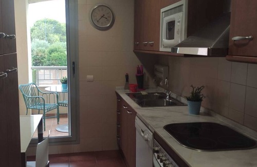 Calafat Wohnung | Spacious apartment overlooking the community pool. Ideal for children.