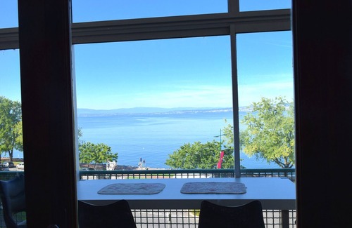 Evian-les-Bains Wohnung | Spacious Lakefront Apartment in Evian – Close to Shops, Pet-Friendly, WiFi