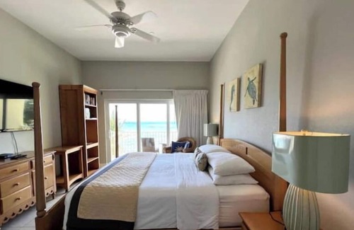Colliers Bay Wohnung | Spacious Beachfront Penthouse Studio -Sleeps 2