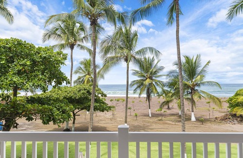 Barrio Los Villalobos Wohnung | Spacious beachfront view patio, 1380 sqm condo, Aircon, 24hr security, new decor