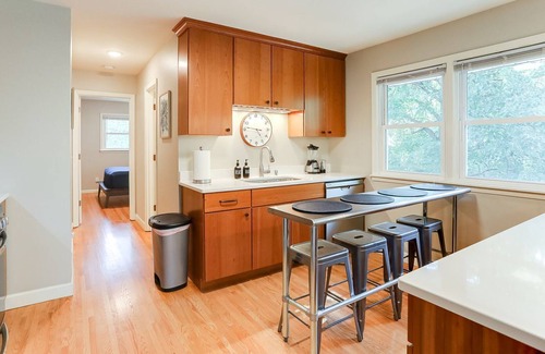 Merriam Park Wohnung | Spacious beautifully updated mid-century 4 bed 2 bath near Grand Ave.