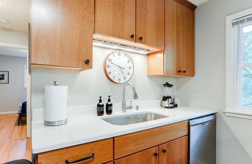 Merriam Park Wohnung | Spacious beautifully updated mid-century 4 bed 2 bath near Grand Ave.