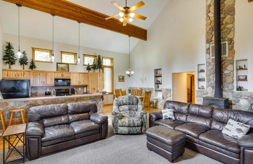 Beaver Haus | Spacious Beaver Getaway Near Eagle Point Resort!