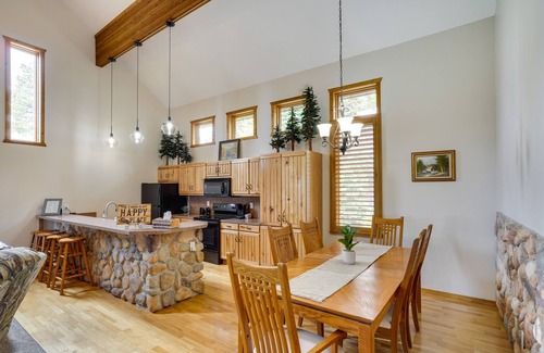 Beaver Kabine | Spacious Beaver Getaway Near Eagle Point Resort!