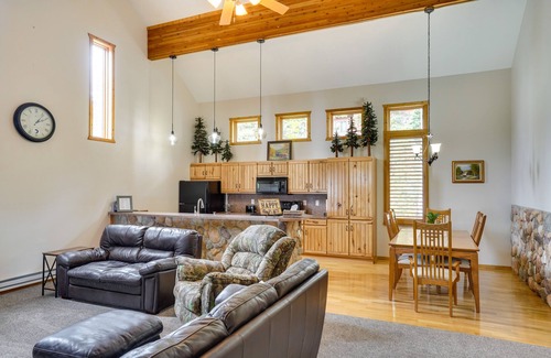 Beaver Kabine | Spacious Beaver Getaway Near Eagle Point Resort!