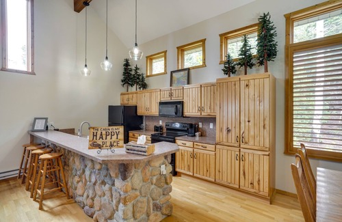 Beaver Kabine | Spacious Beaver Getaway Near Eagle Point Resort!