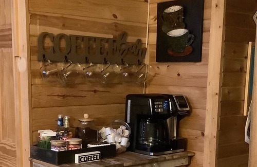 Hatfield Kabine | Your home away from home! With access to Lake Buckhorn and ATV and UTV trails