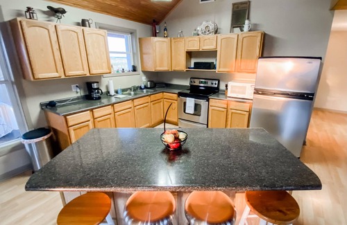 Cypremort Point Kabine | Spacious Camp+Canal for Fishing/Boat+Beautiful Bay Views! 1.5 mi to Beach+Launch