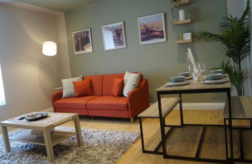 Birmingham City Centre Wohnung | Spacious Central Duplex Apartment with 2 Bathrooms with Free Wi-Fi, Parking and Keyless Access, Sleeps up to 9 - Perfect for Groups