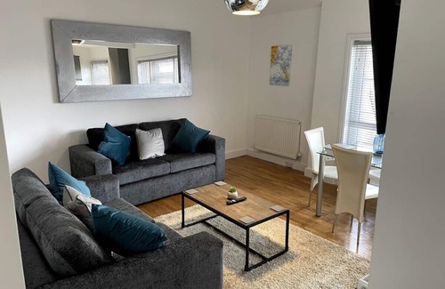 Nantwich Wohnung | Spacious Central Apartment