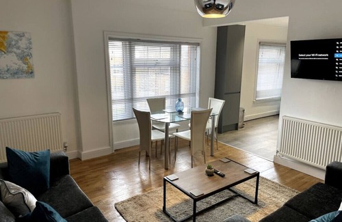 Nantwich Wohnung | Spacious Central Apartment