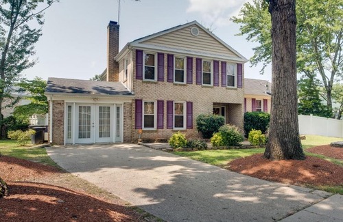 Clinton Haus | Spacious Clinton Home with Patio 12 Mi to Capitol!