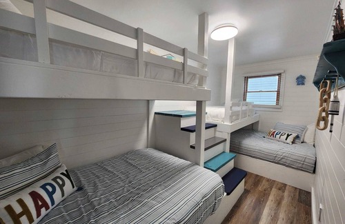 Tawas City Sonstige | Spacious coastal farmhouse with modern ammenities on beautiful Lake Huron!