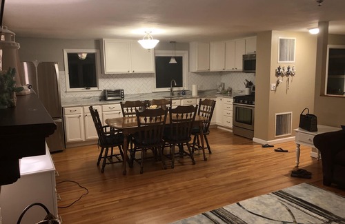 Saunderstown Haus | Casa de 4 dormitorios y 2 baños en el tranquilo vecindario de Pettasquamacut Lake Shores