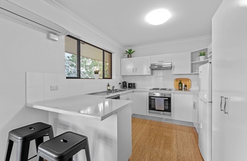 Milton Wohnung | Geräumiges und komfortables Apartment mit 2 Betten / 2 Bädern / 1 Auto in Auchenflower