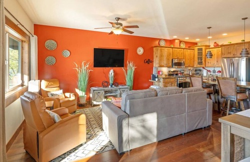 Bigfork Wohnung | Spacious Condo 3-Minute Walk to Flathead Lake & DT