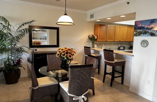 New Smyrna Beach Eigentumswohnung | Spacious condo in desirable Ocean Walk complex with ocean views & large balcony!