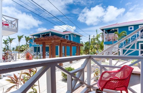 Placencia Resort | Spacious Condo w/ Balcony, Kitchen, & WiFi - Steps to Beach, Shops, & Dining