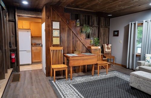 Apple Creek Hütte | Spacious Cottage in Ohio Amish Country