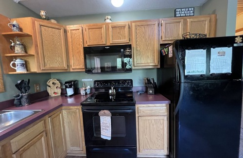 Clare County Hütte | Spacious cottage near the Leota trail head!