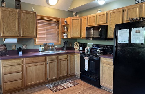 Clare County Hütte | Spacious cottage near the Leota trail head!