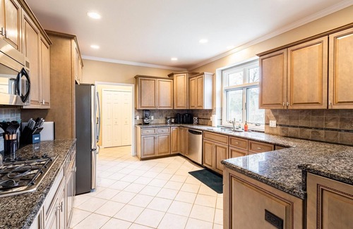 Birmingham Haus | Spacious & Cozy 4BR Birmingham Home