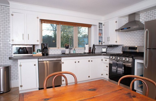 East Deering Haus | Spacious Craftsman w/ Casco Bay Views. Hot Tub, Patio, Easy Access to Old Port