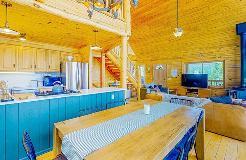 Valley of the Sun Haus | Spacious dog-friendly cabin with fireplace, mountain view, washer/dryer, & WiFi