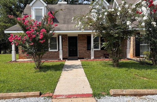 Lawrenceville Haus | Spacious double units dublex in Lawrenceville