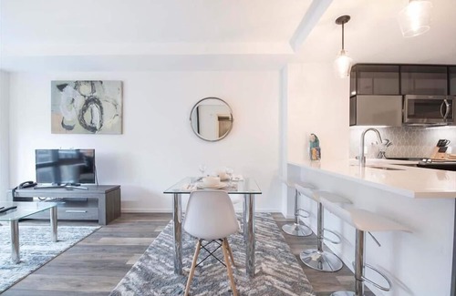 Shawmut Wohnung | Spacious Downtown 1BR | Laundry In-unit | High Ceilings