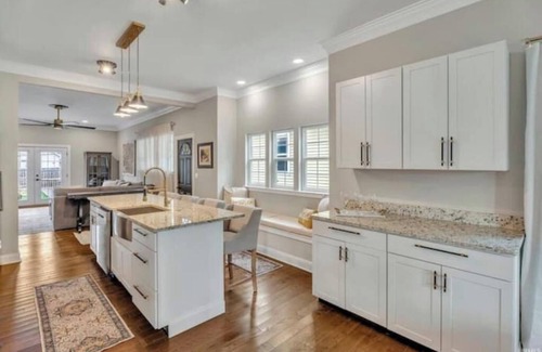 Evansville Haus | Spacious Downtown Elegance