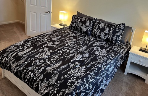 Ballenger Creek Wohnung | Spacious, Elegant 2BR apartment near Frederick