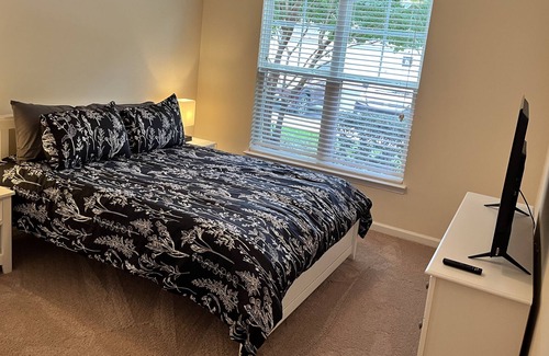 Ballenger Creek Wohnung | Spacious, Elegant 2BR apartment near Frederick