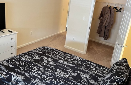 Ballenger Creek Wohnung | Spacious, Elegant 2BR apartment near Frederick