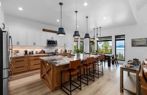 Lakeside Haus | Spacious Family Friendly Home w/ Views of Flathead