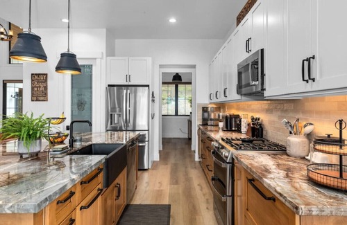 Lakeside Haus | Spacious Family Friendly Home w/ Views of Flathead