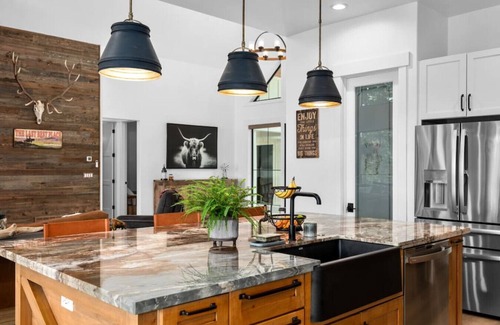 Lakeside Haus | Spacious Family Friendly Home w/ Views of Flathead