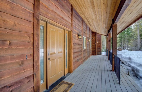 Priest River Haus | Spacious Family Home on Priest Lake Golf Course